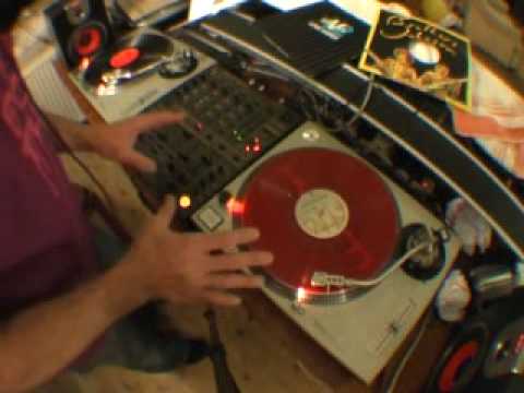 DJDailyNet's tweet image. #DJ DJ Tutorial, How to Mix Old School Funk. - djdaily.net/dj-tutorial-ho… #RT #Retweet
