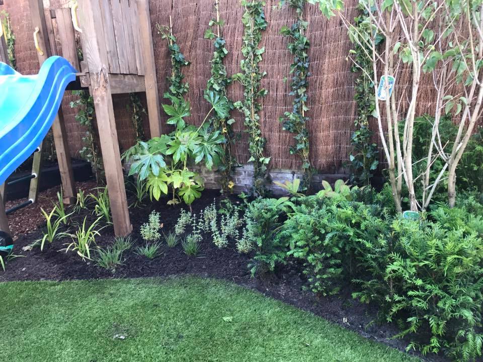 RissikH's tweet image. Eindresultaat van onze tuinaanleg in Hilversum. De klant is zeer tevreden, daar doen we het voor👍🏻. #tuinaanleg #hoveniers #Hilversum