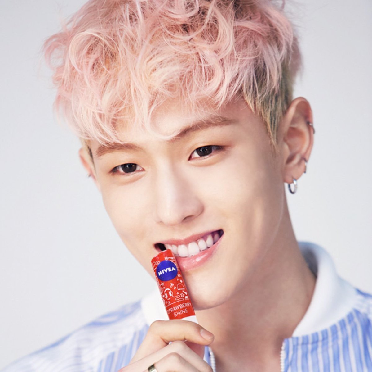 alwaysago13331's tweet photo. 💄💕 https://t.co/WjFUPWIrDf