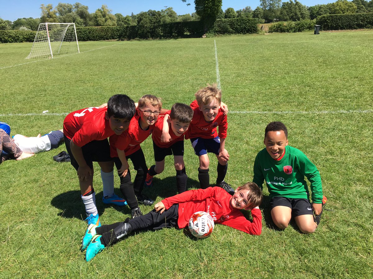 TWForestersU7's tweet photo. U8's scratch team at Tonbridge tournament on Saturday. Boys had fun! #foresters #kentfootball https://t.co/rJBeu0f2B0