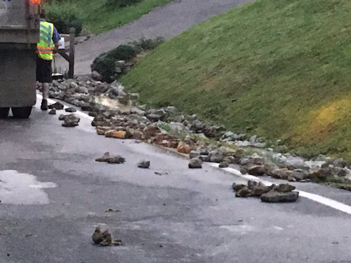 Bri_Harper_'s tweet photo. Heads up! Water main break in #GreenTwp has parts of Race Rd shut down. Crews say a car hit the fire hydrant trying to avoid a deer @WCPO https://t.co/5hMTmOoF7O