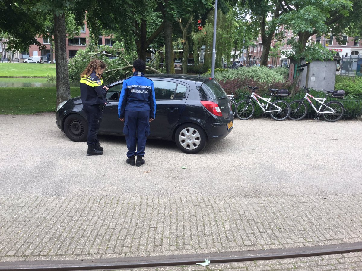 POL_Berenschot's tweet photo. #bluemonday
Mooie samenwerking tussen collega's, externe partners en bewoners
Dank aan bewoners, @RETRotterdam @Woonbron en@Stadsbeheer010 https://t.co/LqDg7GcyJW