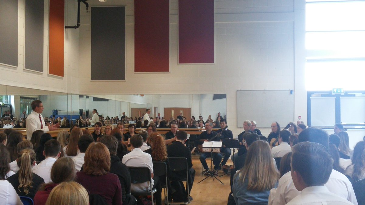 CglenMusicDrama's tweet photo. Fantastic turnout for our German mandolin and guitar orchestra this morning! #performanceappreciation #mandolin #guitar #music πΌπΈπ΅πΆ https://t.co/L0rZ3Az8JT