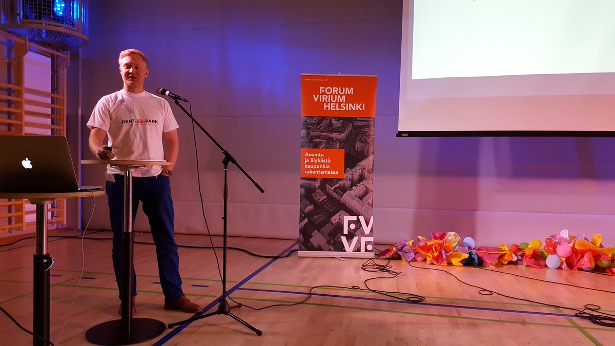 Netistä voi nyt ostaa parkkipaikkkoja. Sampsa Siitonen <a href="/WitrafiOy/">Witrafi Oy</a> luo parkkipaikkojen Airbnb palvelua. #nopeatkokeilut @fiksukalasatama