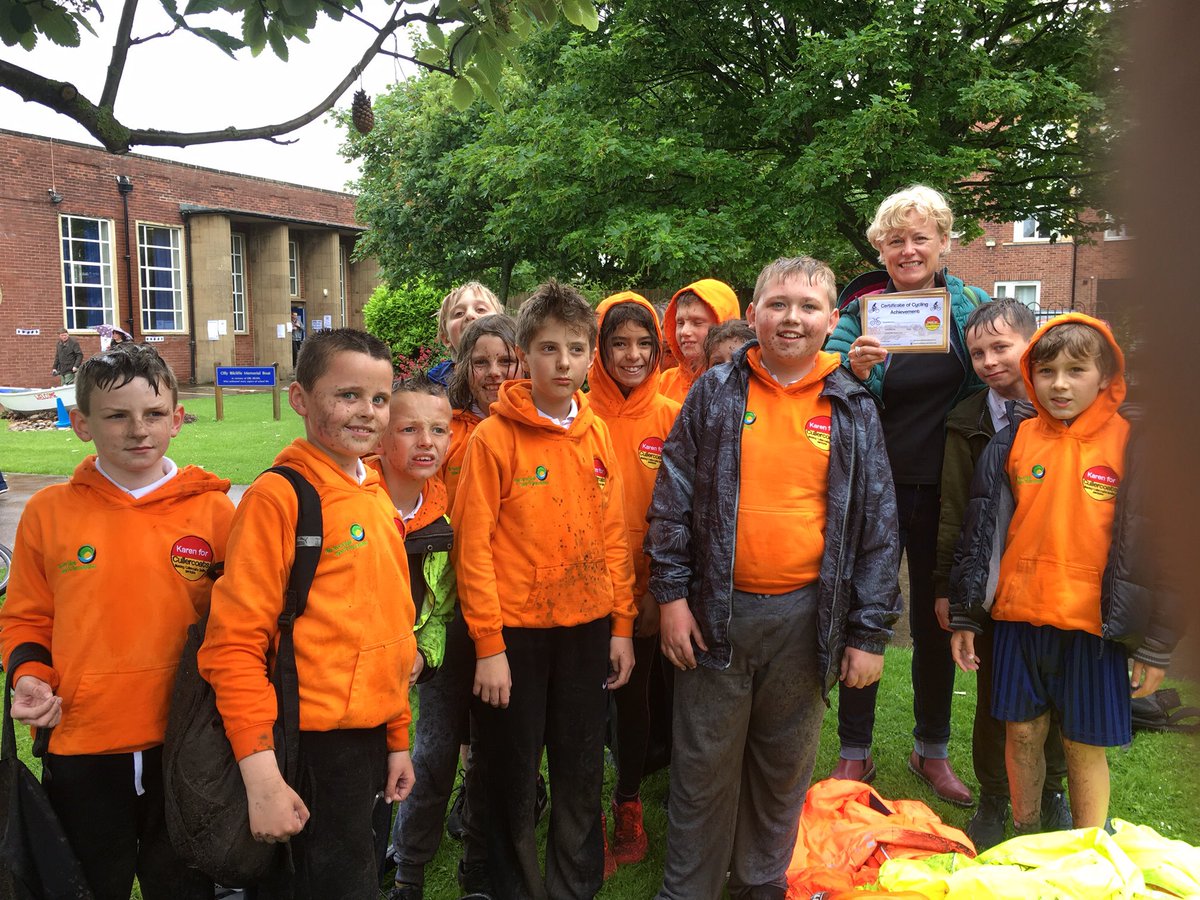 CPS_Primary's tweet photo. Come rain or shine - getting on our bikes is just fine.#bike4health @BikeDoctorDave @KForCullercoats @CPS_Primary 24.5km Come on Cullercoats https://t.co/oJXinInBOH