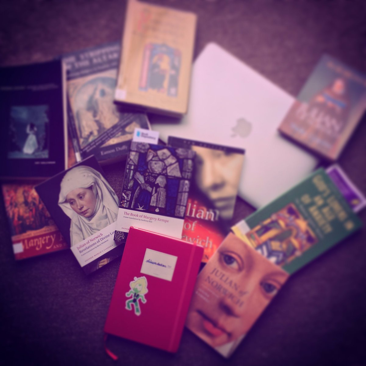 elliesmonks's tweet photo. I'm so not ready 📖#dissertation #dissertationreading #julianofnorwich #margerykempe #studentlife #studentstruggles | https://t.co/g7wO2kRbAq https://t.co/KoUJG6jJIQ