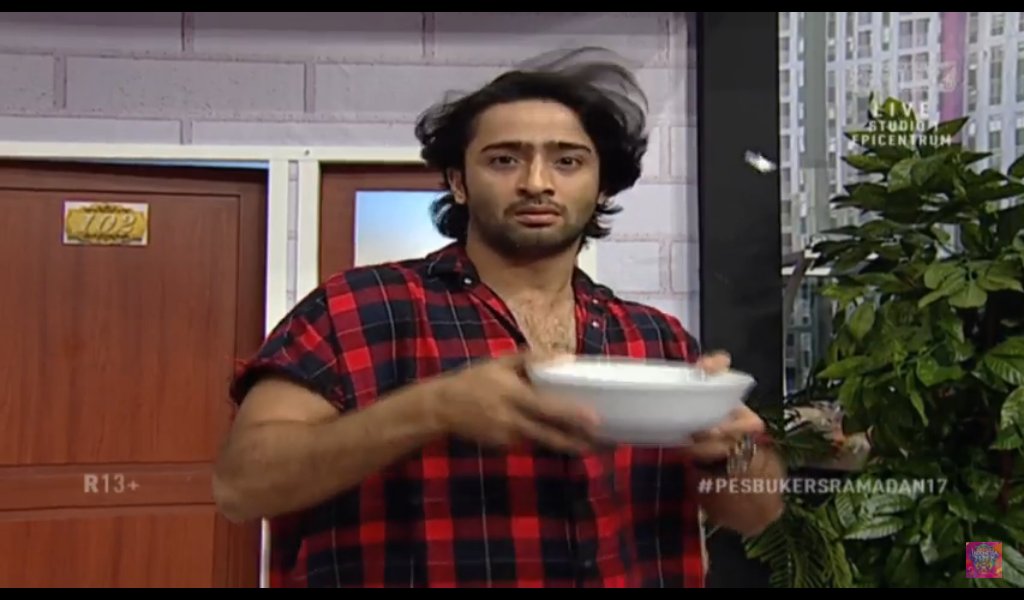 Enonirwan2's tweet photo. ta'jil ala neng Ayu goyang 🎵sambalado  @aytingnew92  with @Shaheer_S 😍😍😍  #PESBUKERSRAMADAN17 https://t.co/7ES8FWM8tj