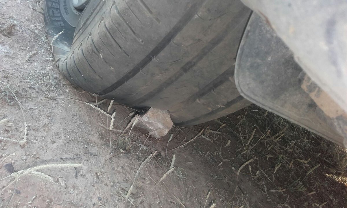 A los cazadores nos pasa de todo ...... 
Cuelgo el rifle para coger las herramientas #todopasaenelcampo #mascaza