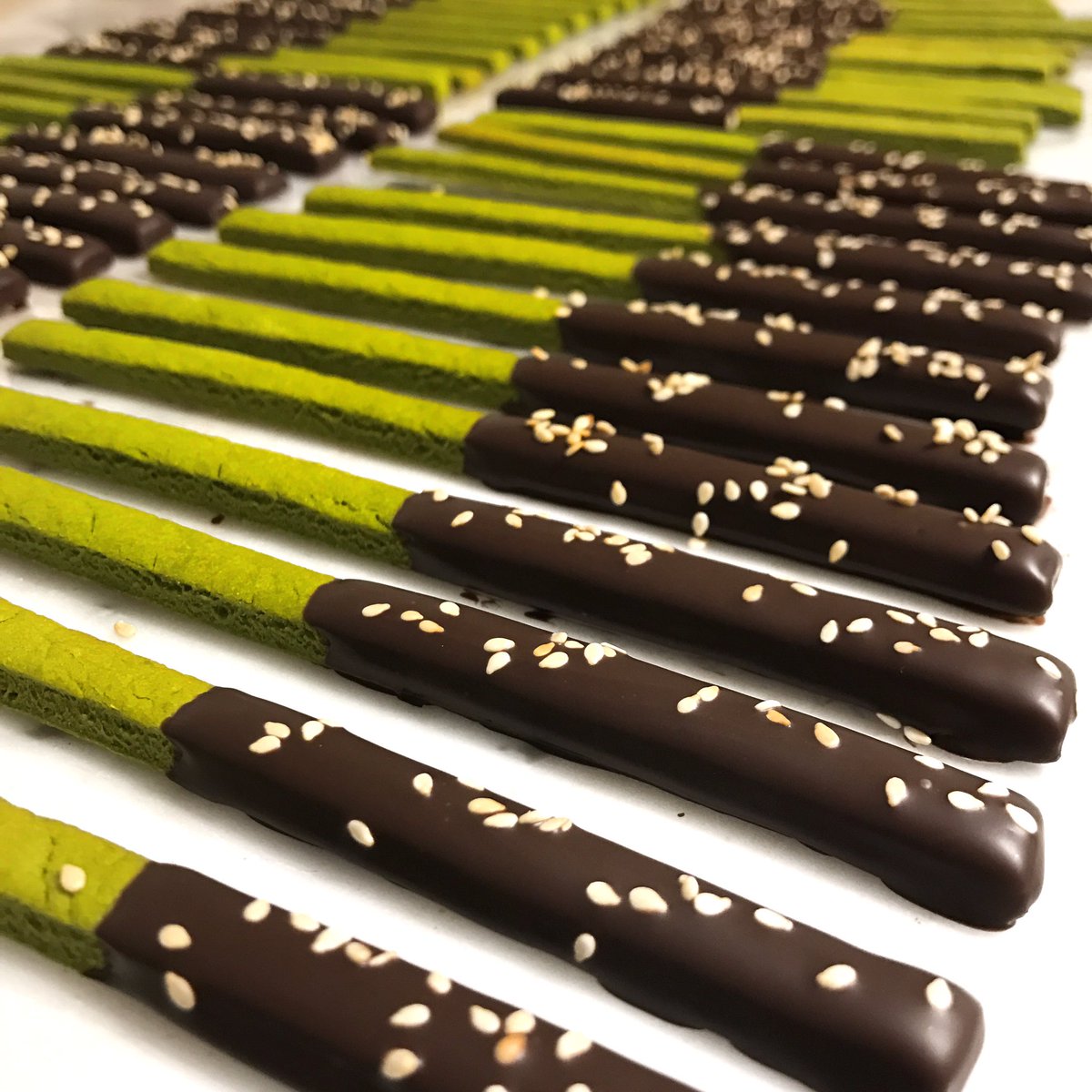 💚 Japanese inspired elements for our brand new signature - Sesame and hazelnut caramel infused dark hot chocolate with matcha tea biscuit. 💚