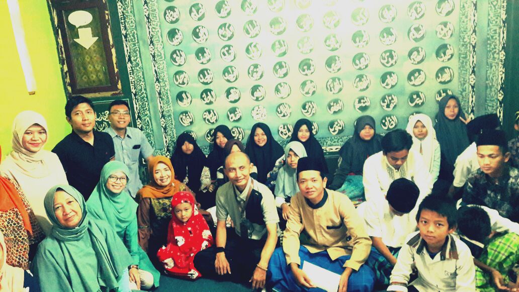 Indahnya berbagi kebahagiaan.. yuk biasakan berbagi #Solid #Care   #KipasBudayaRACE #LivingTheTelkomWay <a href="/awalaulia/">awal aulia</a>