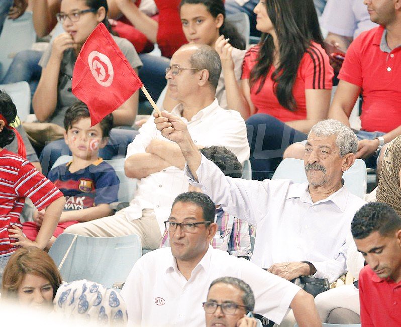 Ahmedlancien's tweet photo. #TUNEGY🇹🇳🇪🇬 (1-0) : Le public tunisien de tout âge et tout horizons hier. https://t.co/UYih5WzPBh