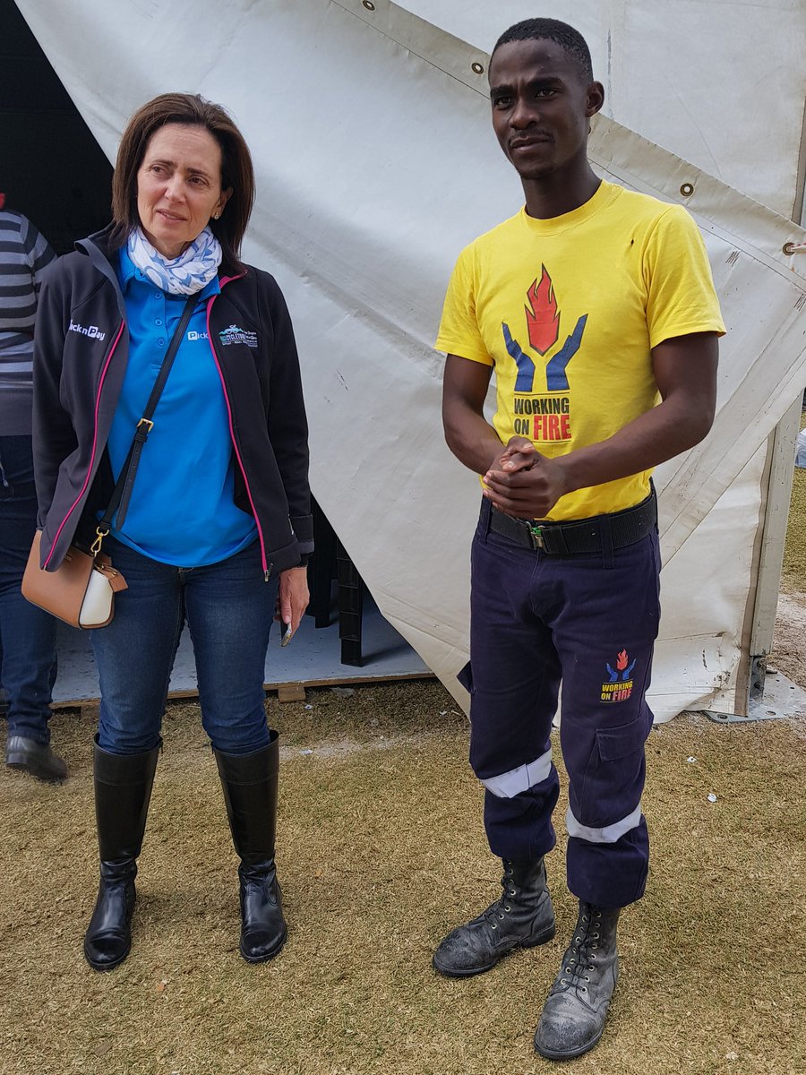 PicknPay's tweet photo. We'd like to thank the heroes of the #KnysnaFire! Thank you to the 800 firefighters who came from all over SA to assist the community. https://t.co/fVidEMRjA9