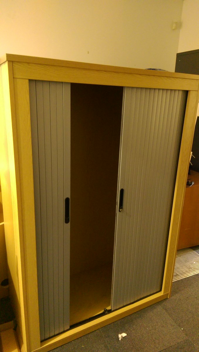 GreenGoldsmiths's tweet image. Office furniture up for grabs. Text 07872839358 2 office desk A sideboard and tall shelving unit