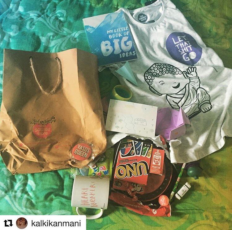 thesouledstore's tweet photo. The gorgeous @kalkikanmani is loving the nostalgia we brought to her this weekend!
#90sKid #ThrowbackToTheGoodTimes https://t.co/HiBUDNEaJw