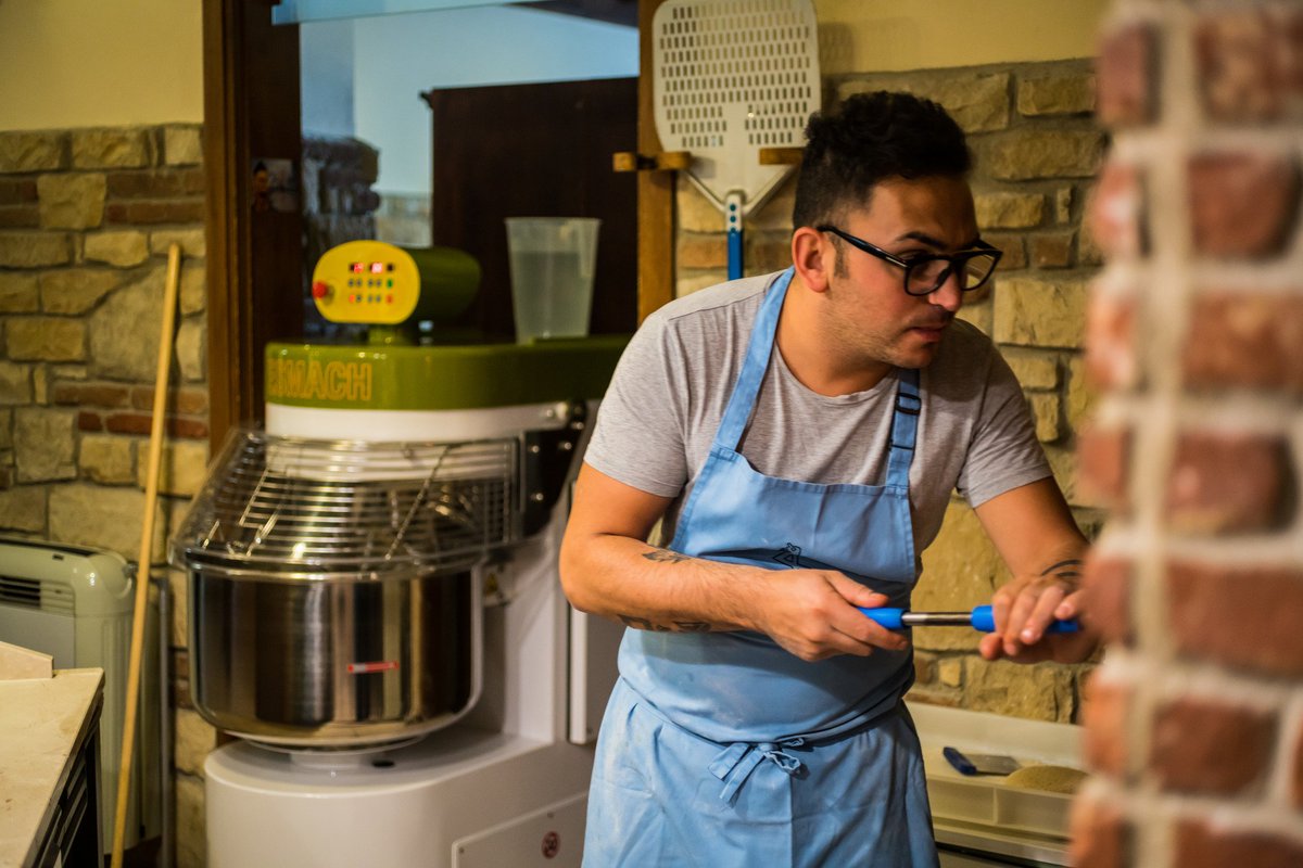 Matteo sta per sfornare le pizze.. Di cosa avete voglia oggi?