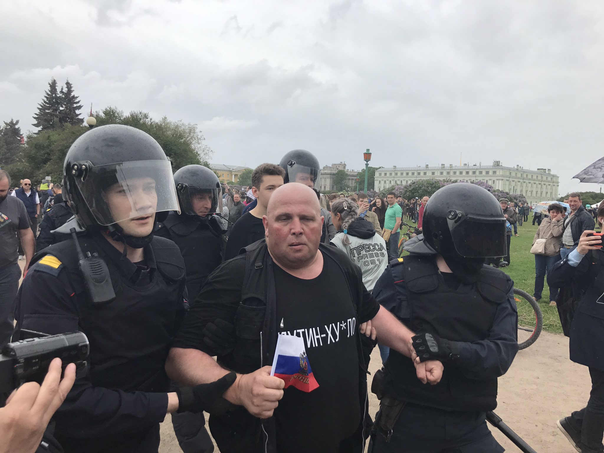 DCHeE6uXgAAjdl1.jpg:large