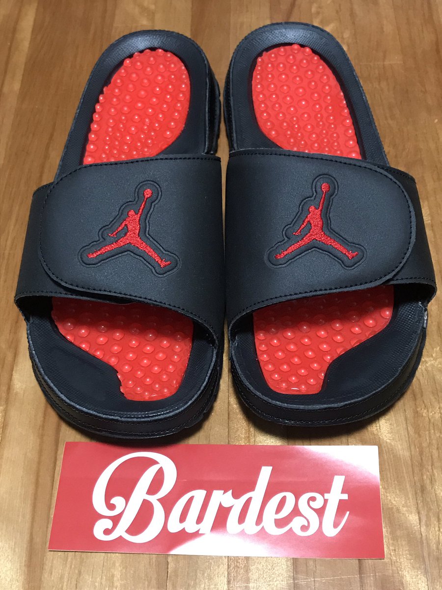MCaeras's tweet photo. いつもお世話になります！
NIKEのベナッシもいいけどあえてあまり履いてる人がいないJORDAN5のサンダル！！
めっちゃかっこいいです！ありがとうございます✨✨✨
#bardest https://t.co/nOakbWnWdO