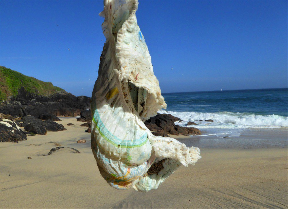 Portheras's tweet photo. What kind of parent leaves nappies at a beach(ones that dont mind kids playing in S**T)? @CleanCornwall @sascampaigns @mcsuk @2minbeachclean https://t.co/HRSWoUiaYW