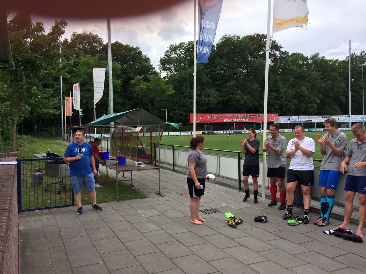 Winnaars onderling toernooi 2017 : team <a href="/carediensten/">caredienstengroep</a> !! #caredienstengroep #onderling toernooi #vvhellendoorn #winnaars