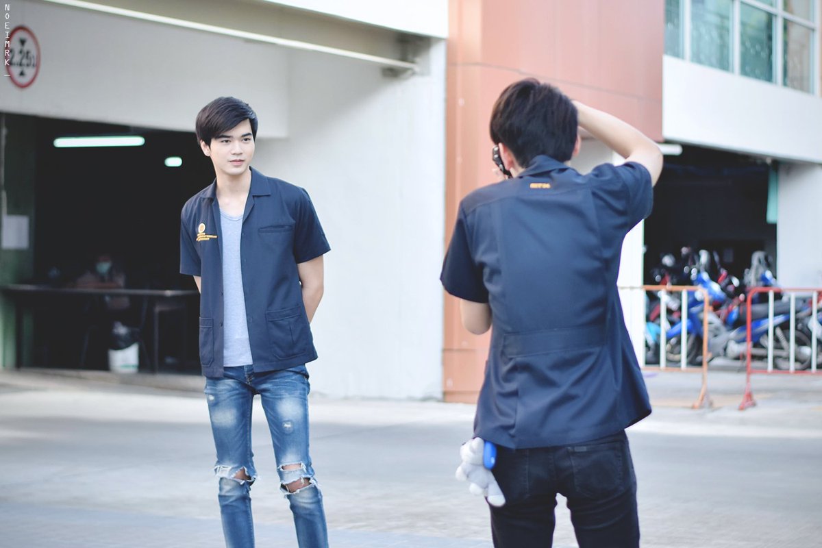 noeimrk_'s tweet photo. เขาพกตากล้องส่วนตัวมาด้วยค่ะแม่... #มาร์คมีน #tusexyboy https://t.co/rGzQUcYxxM