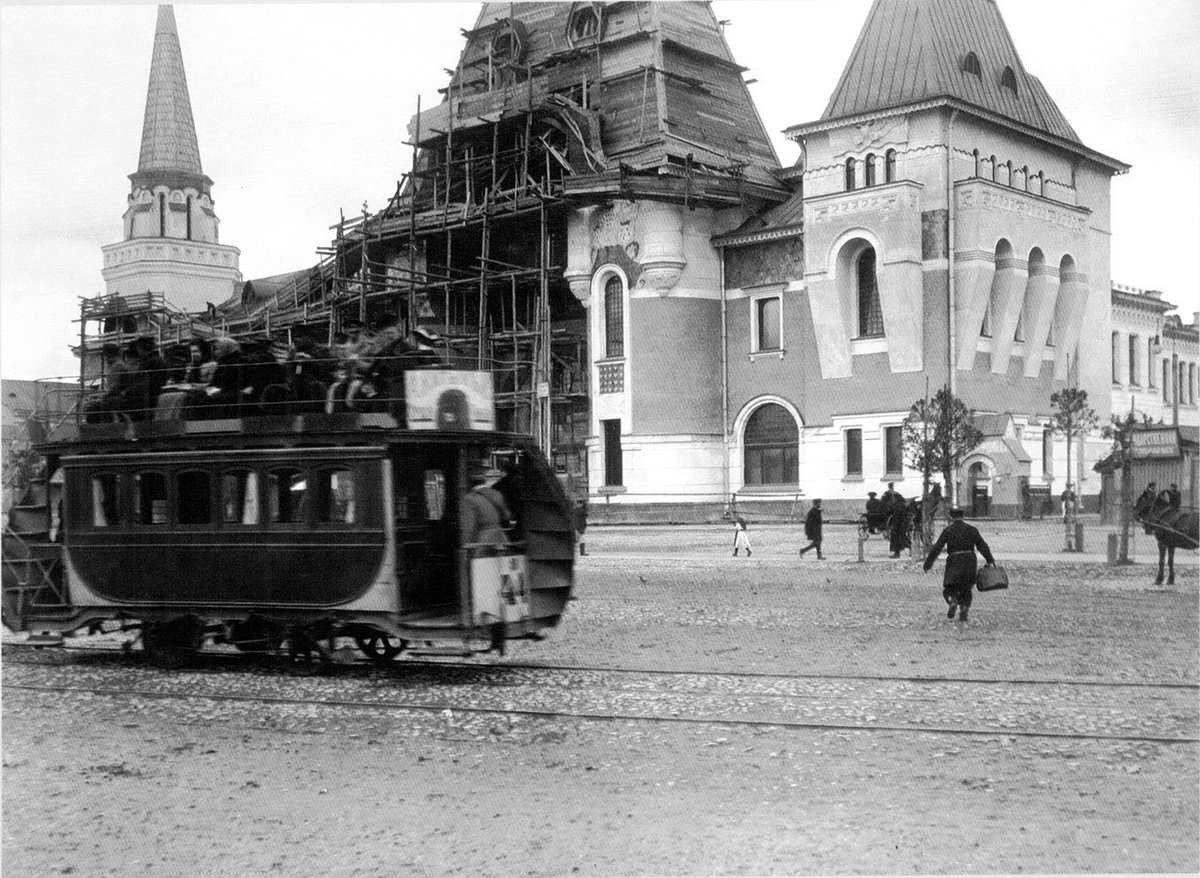 У Ярославского вокзала. 
1904г.