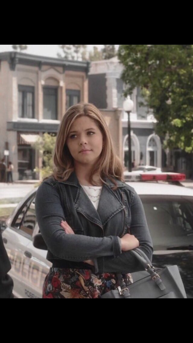 MelissaKoziol1's tweet image. Shit shez beautiful 😍💕💜 #PrettyLittleLiars #PLLEndgame #EmisonEndgame @SashaaPieterse