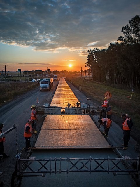 Vanda91105's tweet photo. The Leica #PaveSmart 3D and Leica TS16 in action on a road project in South America. https://t.co/ZdBnUJwVJv