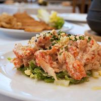 Con estos calores nos apetecen platos refrescantes como esta ensalada de cangrejos de río. La disfrutamos en <a href="/LaAncha/">Restaurante La Ancha</a>