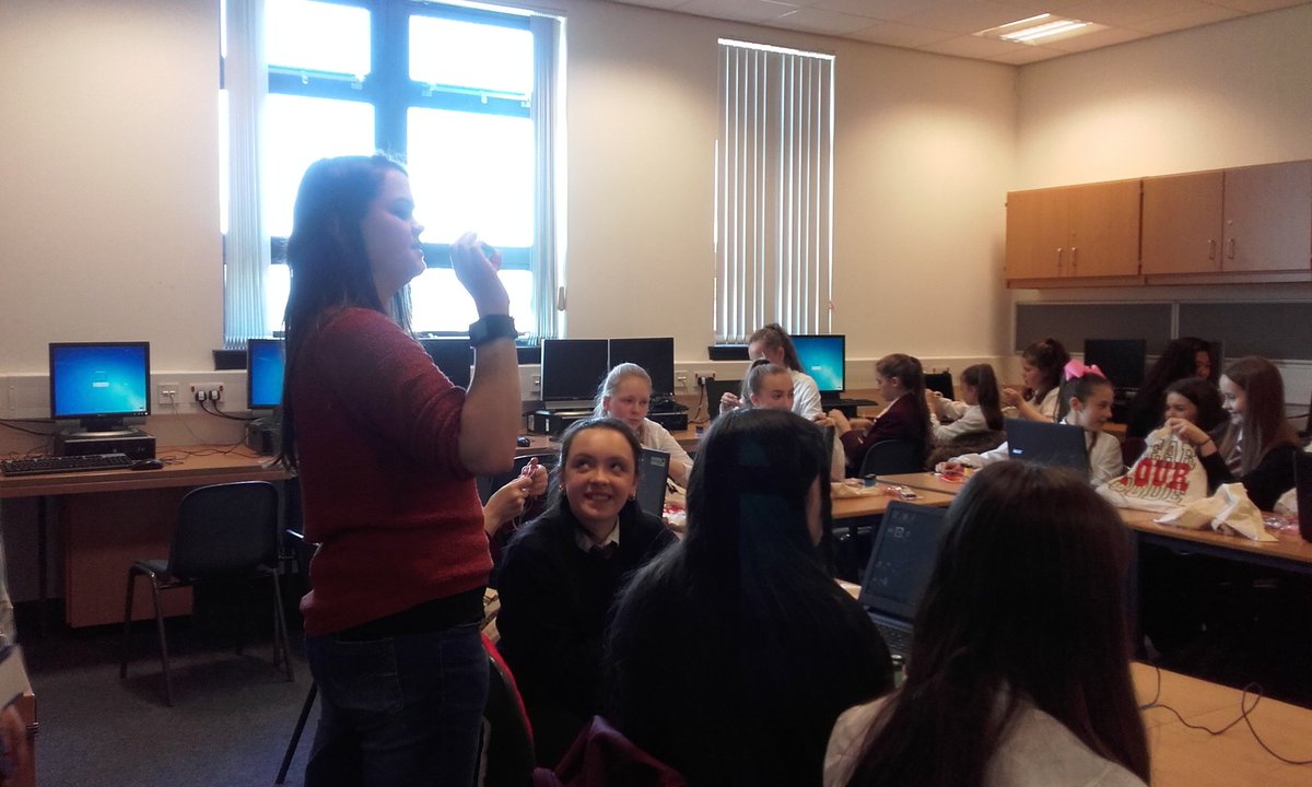 WeeReplicators's tweet image. @FHSComputing: Girls having great fun with their #wearyourcode workshop with @EdNapResearch  @adafruit