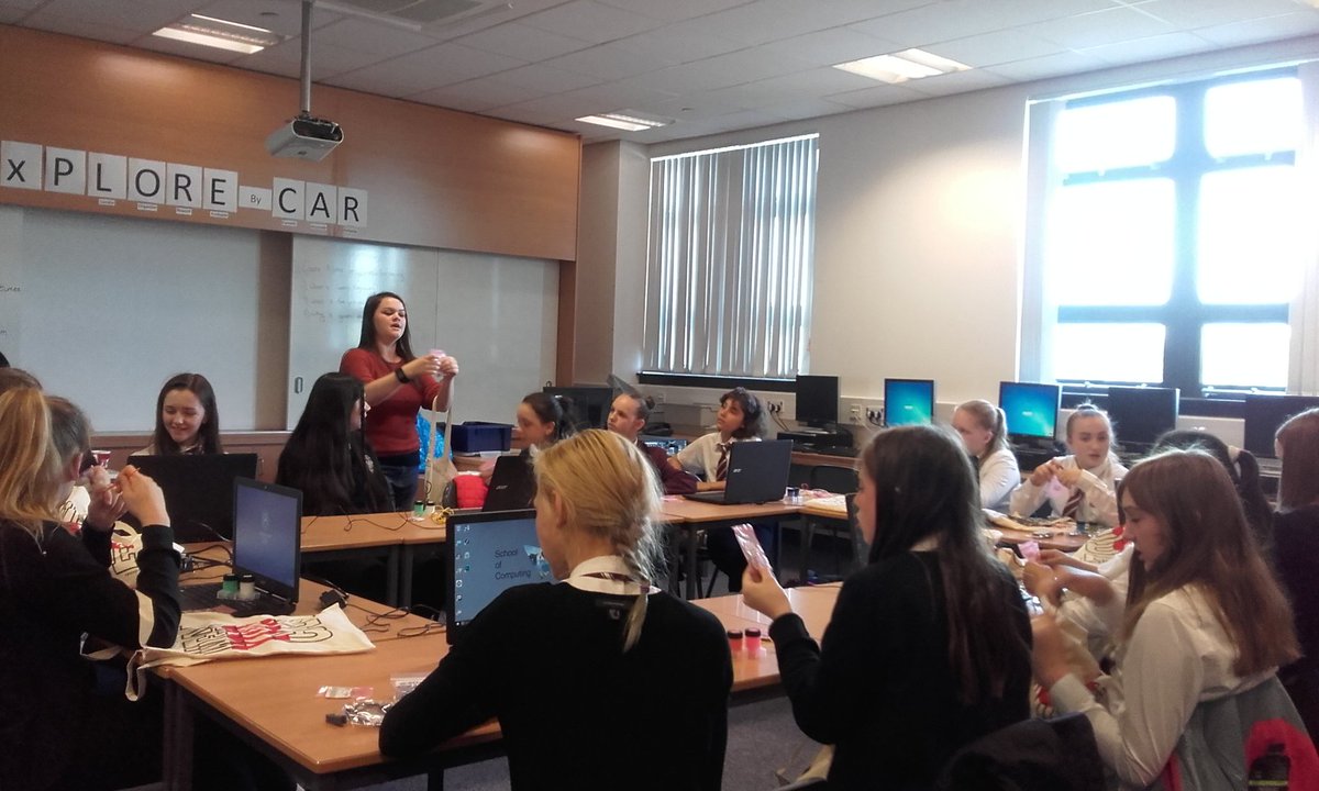 WeeReplicators's tweet image. @FHSComputing: Girls having great fun with their #wearyourcode workshop with @EdNapResearch  @adafruit