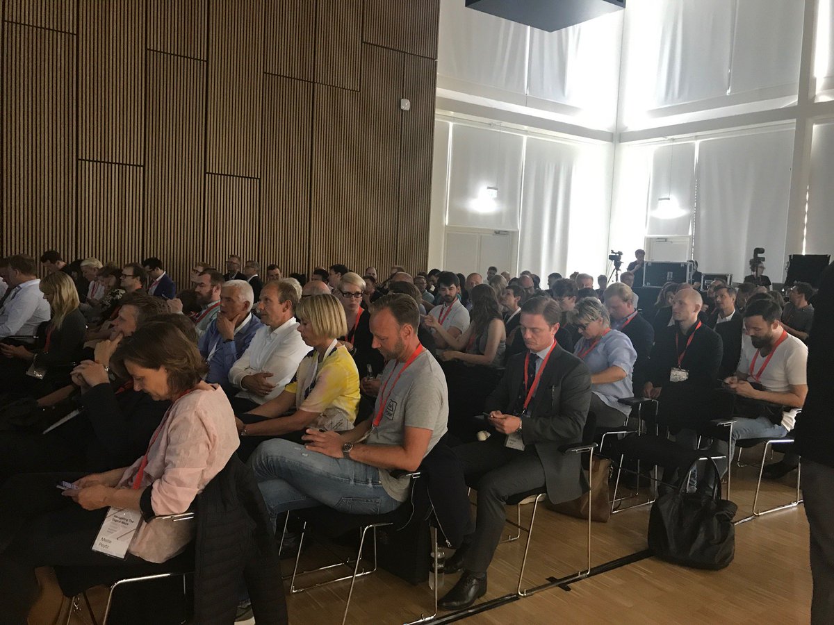 Så er 250 nysgerrige sjæle klar til det ultimative hjerne-spabad. #digitalmaze #tedxcph #atea