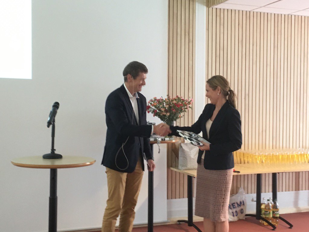Olympiatoppen's tweet photo. Statsråd Hofstad Helleland rakk ikke å kjøpe blomster, ga istedet 875.000 fra regjeringen til utstyr i Olympiahallen. https://t.co/5Rk5swksNQ