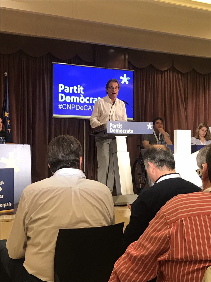 Reagrupament's tweet photo. Reagrupament felicita en
ple Consell Nacional del @Pdemocratacat a @krls per anunciar la #dataipregunta del #referèndum https://t.co/jowjbSHeUM