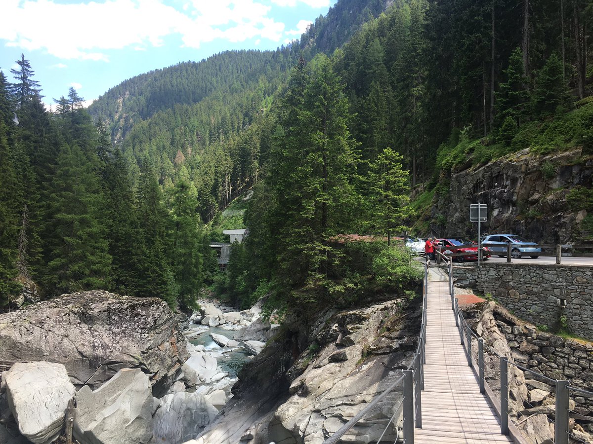 TeamTeslaS's tweet image. We are enjoying the grand tour! #Wave2017 #TeslaSharing