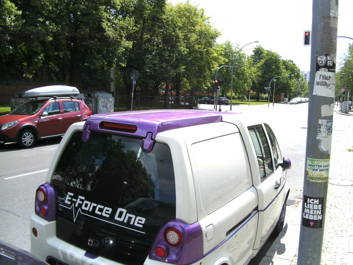 SciFi_stem's tweet photo. #Space-Design für ein Klein-Auto -> neulich im Strassenraum -> #einfachso mit Label #e_Force_one | Wer weiss mehr ? https://t.co/xeq6dk2WJD
