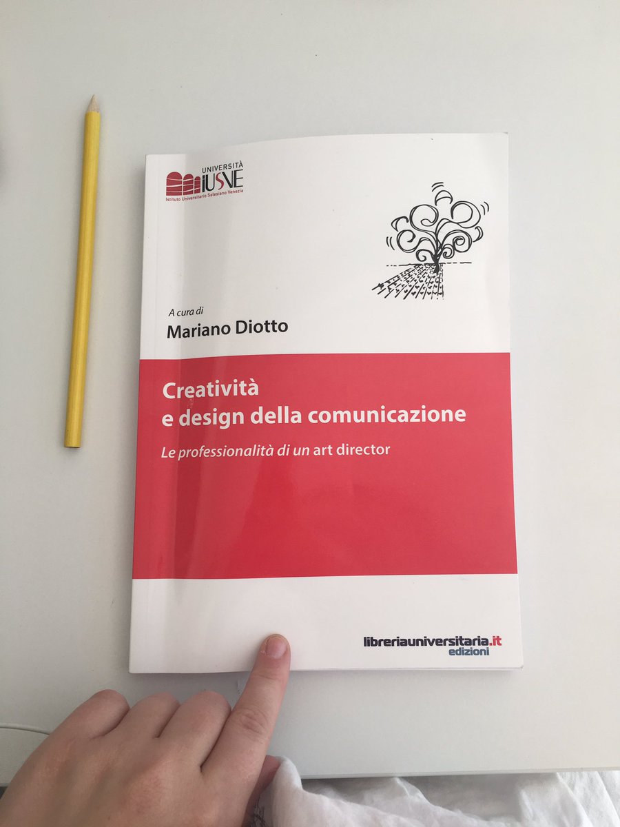 fedepaternoster's tweet photo. Quando stai preparando la discussione di tesi magistrale e X fortuna arriva l'ultimo libro di @marianodiotto #creativita 💙 https://t.co/EiXpiE6IUR