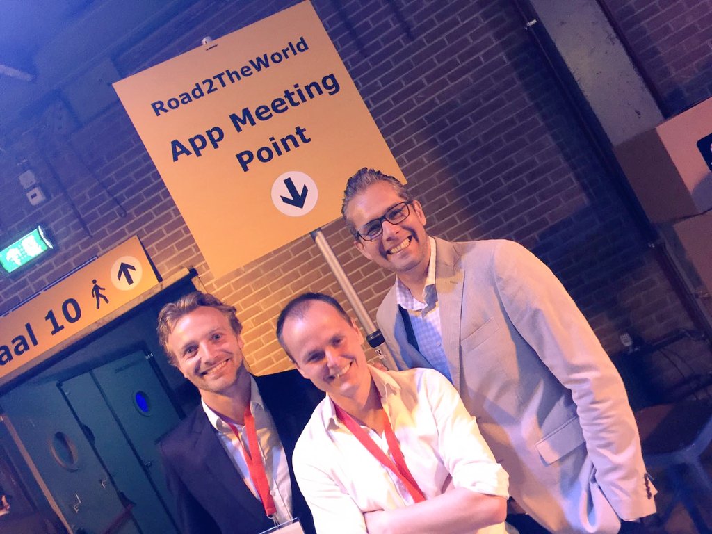2ConnectApp's tweet photo. Pitches zijn gearriveerd voor de Matchmaking Live Experience bij #R2TW van @KvK_NL. Wie uit het publiek kan hen verder helpen? #love2connect https://t.co/ouc7g8bNV0