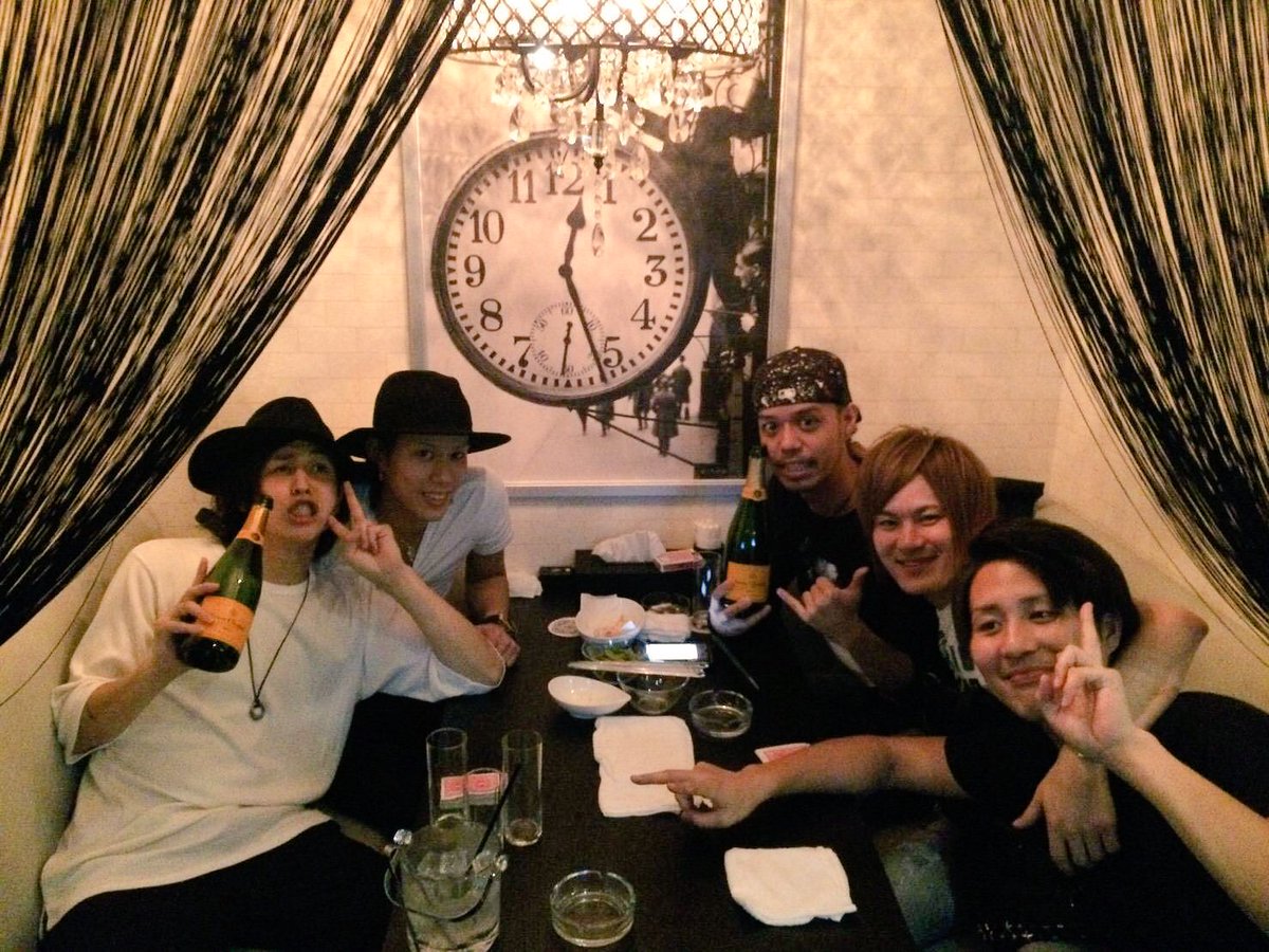 nosuke_base2024's tweet photo. 先週の酔っ払いダイジェストその1
#bar #QupidO #オープン祝い #Mグループ #ADAM #けんじーにょ #V44
#レゴリス #ヴォーグ #修斗 #外国籍
#グループNo1 #駿 #ダイヤモンド
#楓の友達
#ヴーヴクリコ #クリコ #ウォッカ https://t.co/3VlJI12iXB