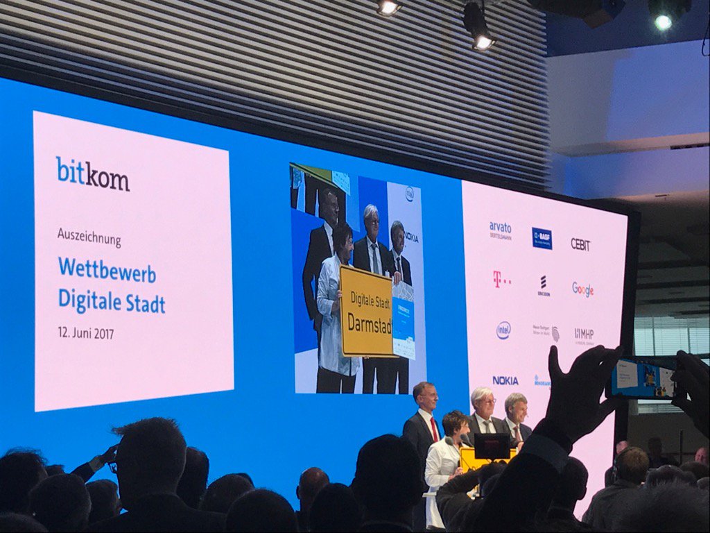 DigitaleStadt's tweet photo. #Darmstadt ist Gewinner des @Bitkom-Wettbewerbs #DigitaleStadt https://t.co/zAg2UicSp9