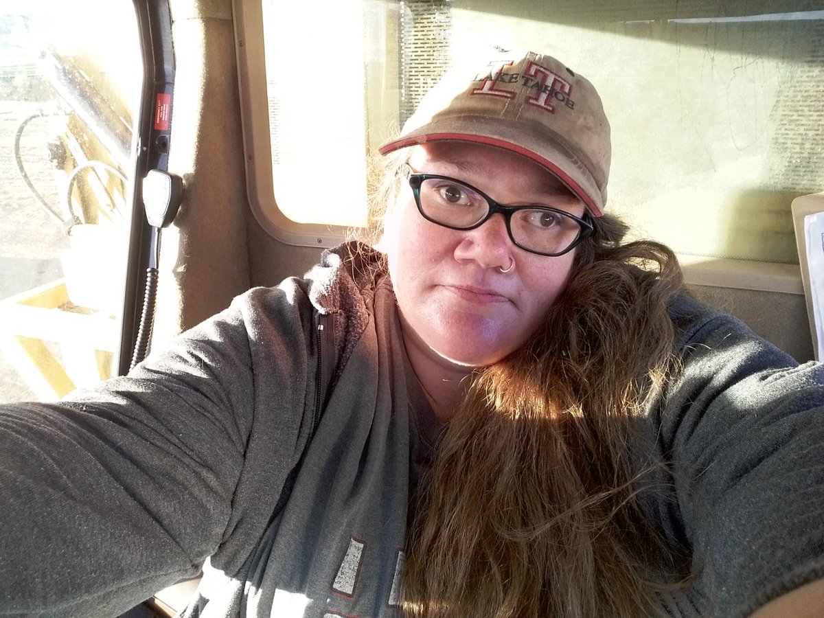 mickiecarlyle's tweet photo. #HarvestGrind #Harvest2017 #6WheelDrive #Oxbo #PeaHarvest https://t.co/DsWCXC37u7