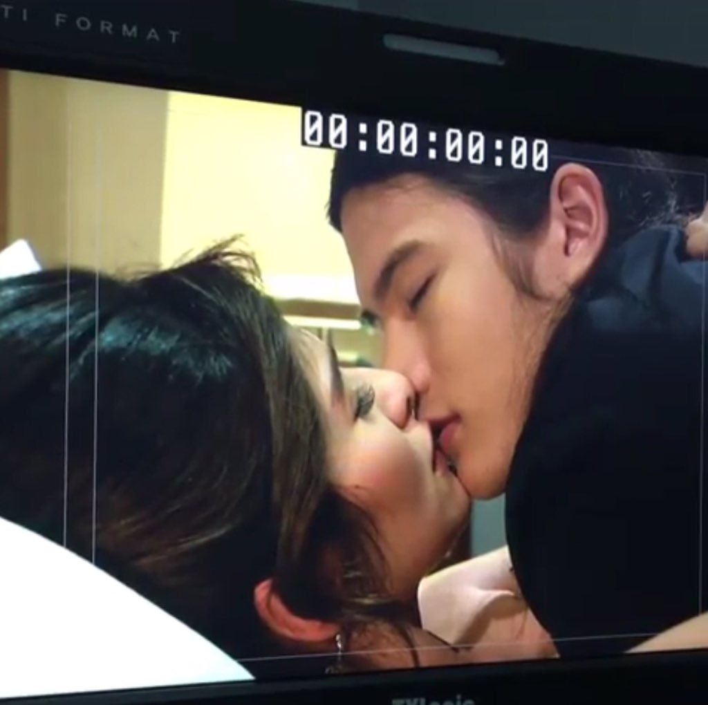 CheekyLeila's tweet photo. Why?! Why can't I find that teaser anywhere?! 😭😭😭 #MLFTSMatchingShoes https://t.co/4hkAKpEM28
