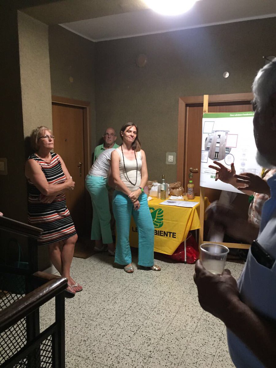 LegambienteLomb's tweet photo. Here we are again! with citizens to make their houses smarter and greener! #smartcity #sharingeconomy #buildingretrofitting @CitiesSharing https://t.co/AMqGqwQtkd