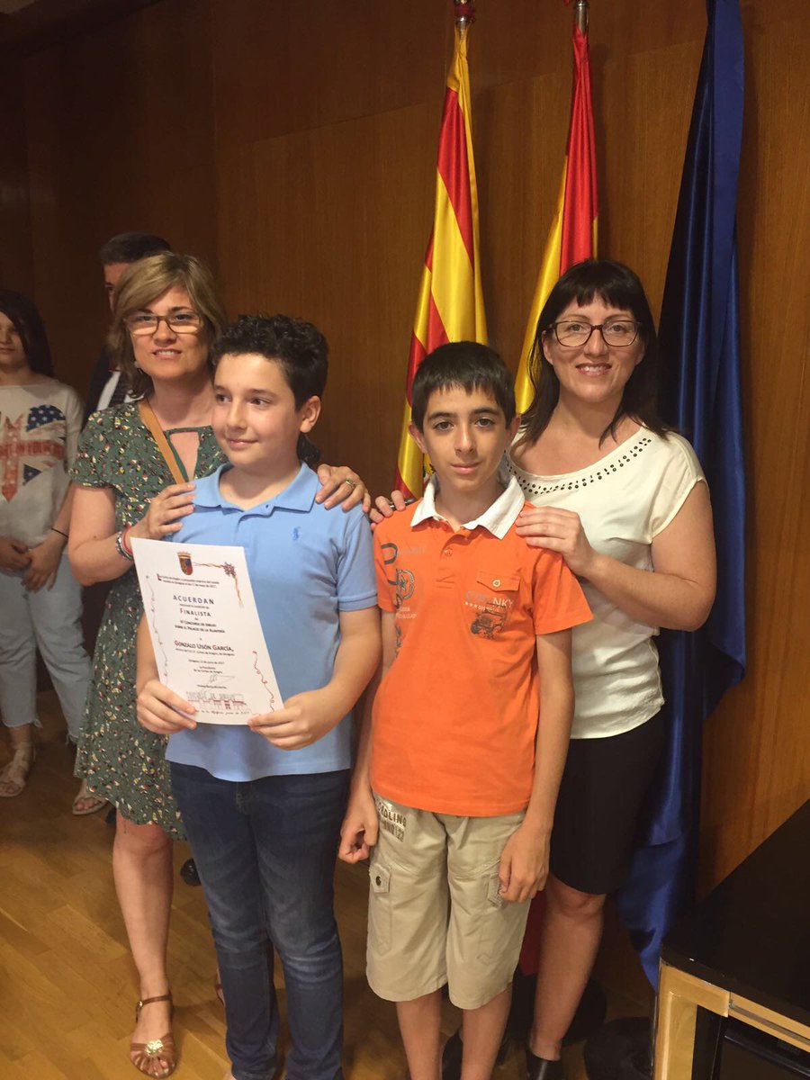 cpcortesaragon's tweet photo. Esta tarde Gonzalo Usón de 6*A ha recibido un diploma de finalista del IV Concurso de dibujo del palacio de Aljafería. Enhorabuena Gonzalo! https://t.co/09DoFTJ6wO