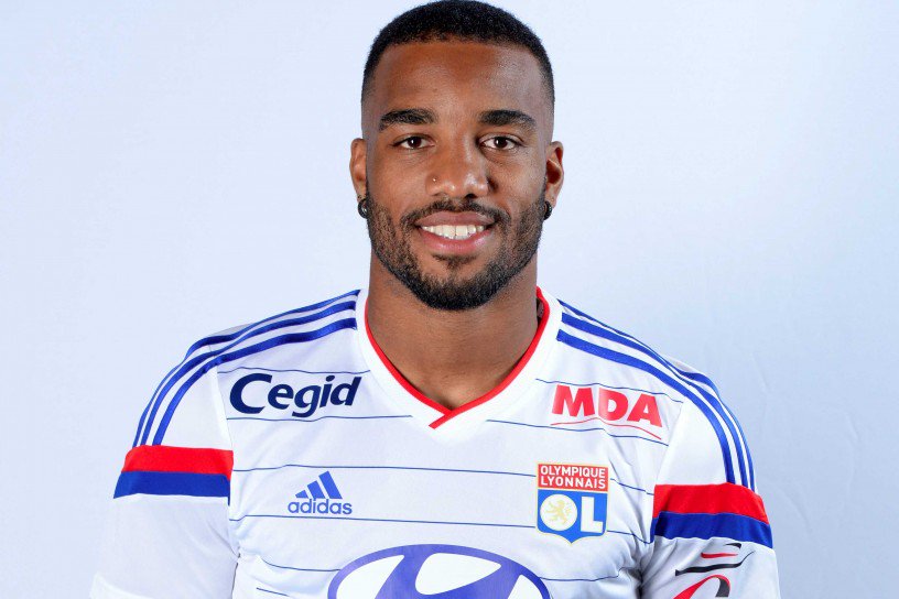 GadgetAFC's tweet photo. Who would you rather have at arsenal? 

RT Aubameyang 
FAVE Lacazette https://t.co/unFZ58vcGd