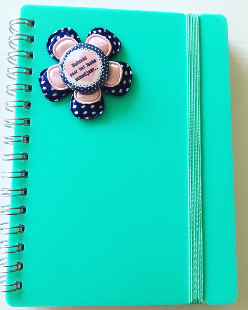 Leuk kadootje voor de juf..
Notitieboekje:bedankt voor het leuke schooljaar..
happygirlz.nl
#notitieboekje #juffendag #juffenkado