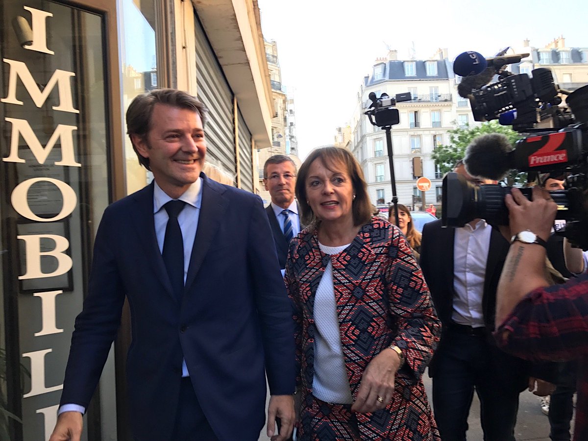 francoisbaroin's tweet photo. Ce soir dans le 17ème arrondissement de Paris aux côtés de notre candidate @brigitte_kuster. Mobilisons-nous pleinement. https://t.co/7a3JfvCT5D