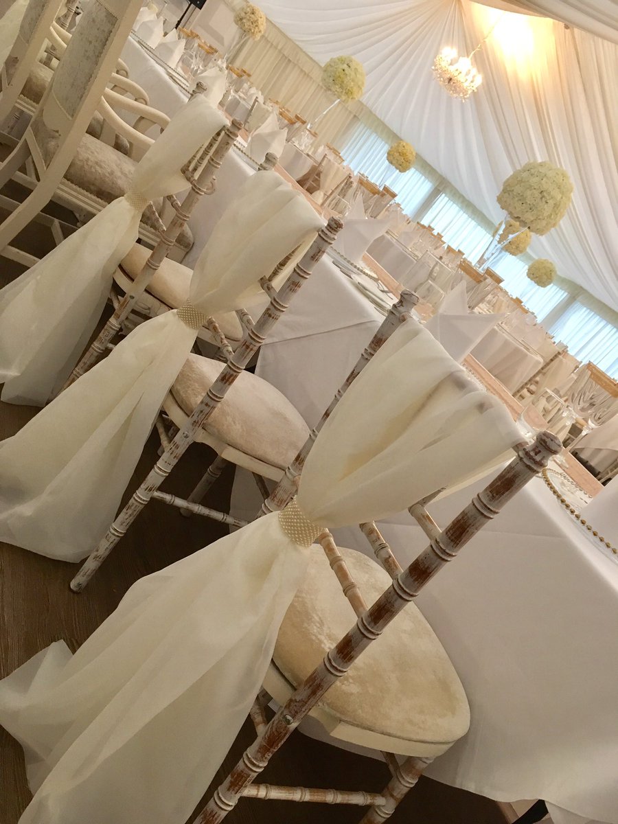 EventDressing's tweet image. 💕 Elica &amp;amp; Kevin's beautiful wedding at @StanbrookAbbey #worster #cheshire #venuestylist  #wedding #eventdressing #manchester #venuedresser 💕
