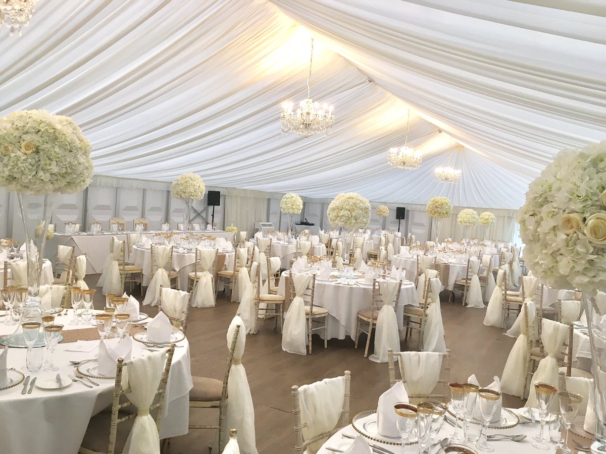 EventDressing's tweet image. 💕 Elica &amp;amp; Kevin's beautiful wedding at @StanbrookAbbey #worster #cheshire #venuestylist  #wedding #eventdressing #manchester #venuedresser 💕