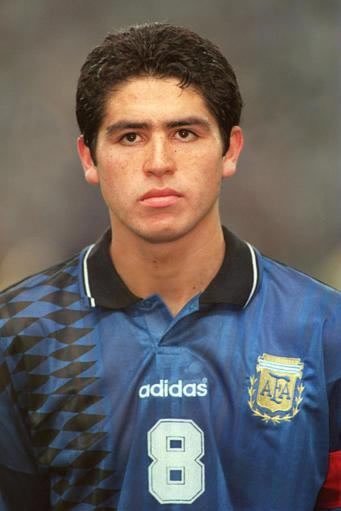 ElUltimoDiez's tweet photo. ¿Querés ganarte esta hermosa camiseta de Román? Hacé RT y seguí a @ElUltimoDiez y @golretro y ya participás! Se va el 24/6, el cumple del 10 https://t.co/ij3aOucwqZ