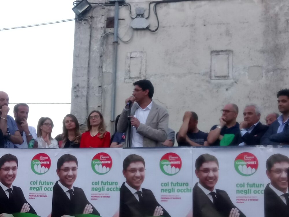 CambiaMonte's tweet photo. #DARIENZOsindaco: È il tempo di passare subito dalle parole ai fatti. Il futuro è qui e lo siamo tutt'insieme, già da oggi @micheleemiliano https://t.co/Ft7tJlFb9X